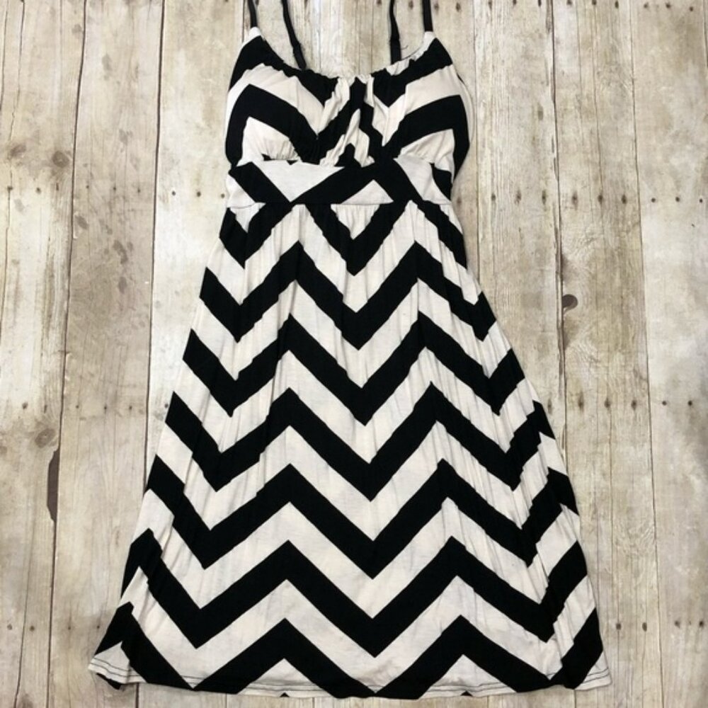 Cute chevron dress with padded bust